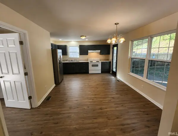 5155 Arches DR, Newburgh, IN 47630