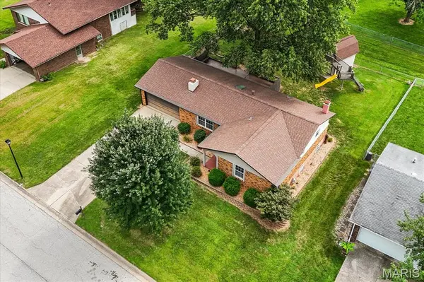 104 San Mateo DR, Belleville, IL 62221