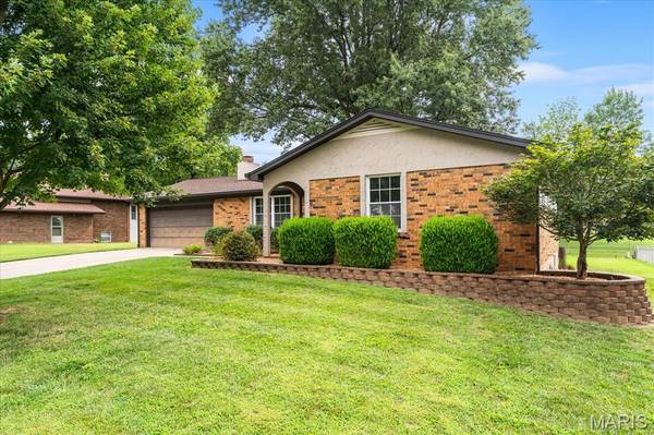 104 San Mateo DR, Belleville, IL 62221