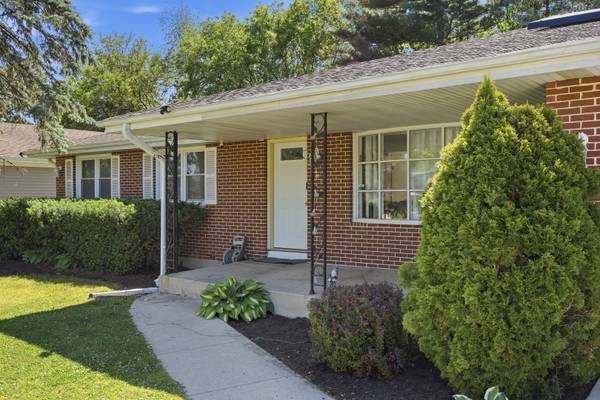904 Chippewa DR, Elgin, IL 60120