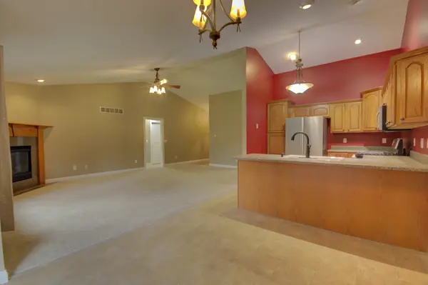 2215 W 59th ST, Davenport, IA 52806