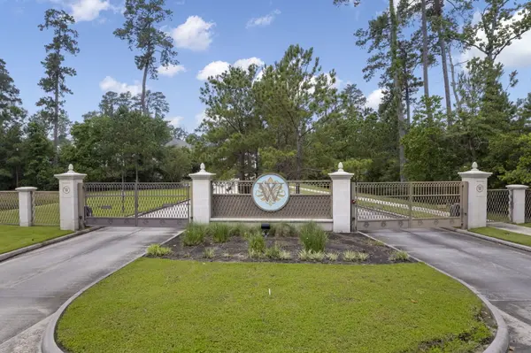 79 Simon Lake LN, The Woodlands, TX 77381