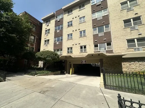 420 W Aldine AVE #228, Chicago, IL 60657