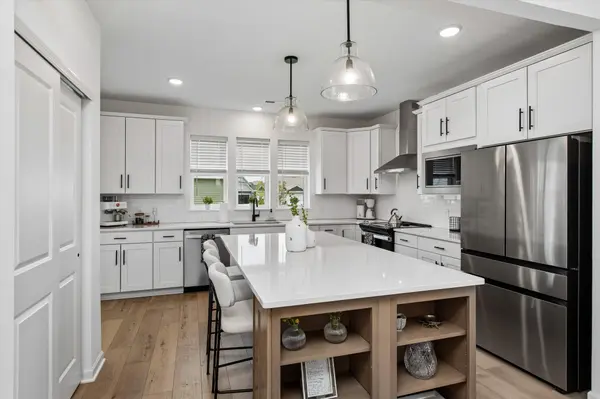 1063 Moers DR, Chaska, MN 55318