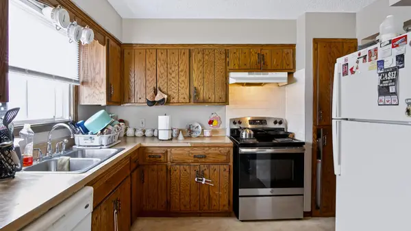 2824 79th AVE N, Brooklyn Park, MN 55444