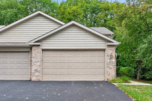 8011 Everest LN N, Maple Grove, MN 55311