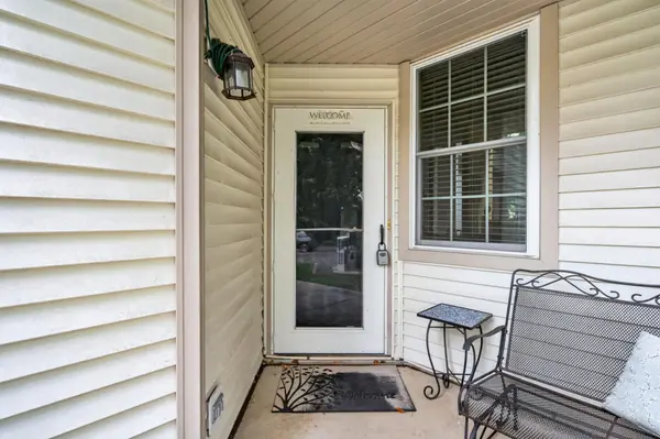 8011 Everest LN N, Maple Grove, MN 55311