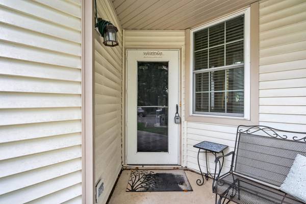 8011 Everest LN N, Maple Grove, MN 55311
