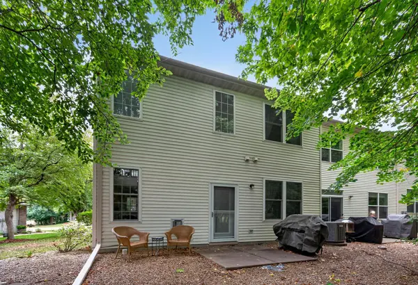 8011 Everest LN N, Maple Grove, MN 55311