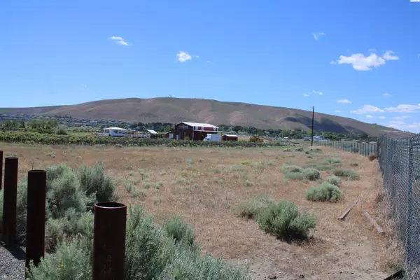 875 Tulip Lane, Richland, WA 99352