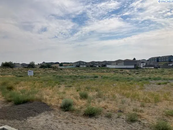 140 Belmont Blvd, West Richland, WA 99353