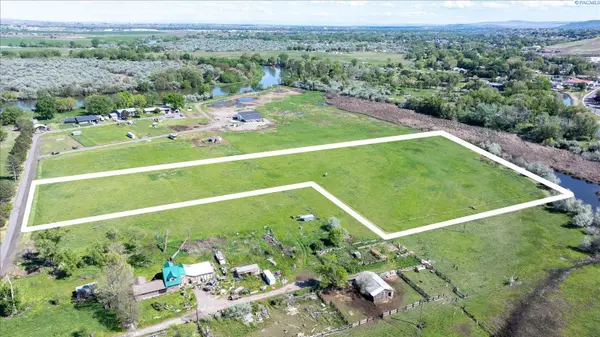 62727 E Grover PR NE, West Richland, WA 99353