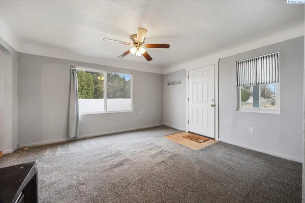 320 W Grand Ronde Ave, Kennewick, WA 99336