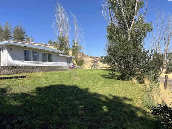 211 Kahlotus Lake Road, Kahlotus, WA 99335