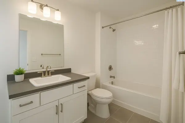 103 1ST ST., La Crosse, WA 99143