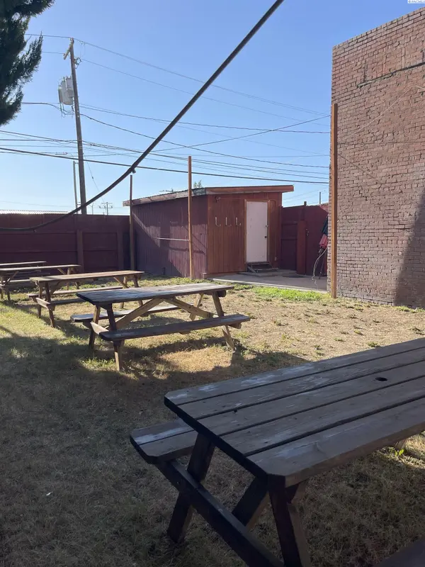132 Division St, Grandview, WA 98930
