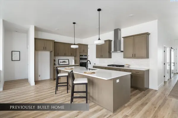 6669 W 27th Ave, Kennewick, WA 99338