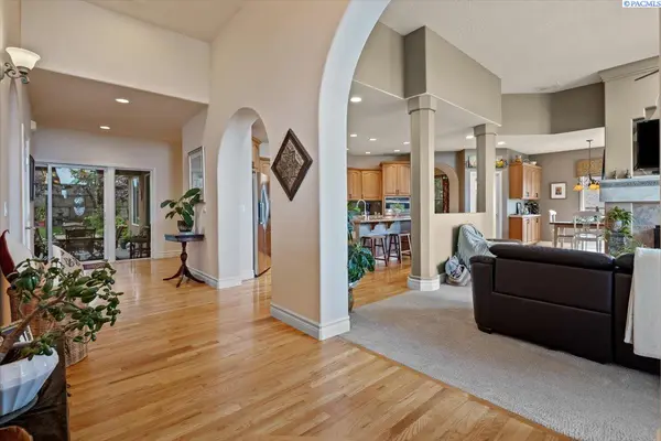 2349 Morency Dr, Richland, WA 99352