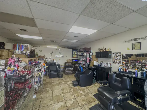 517 Grant Ave, Sunnyside, WA 98944