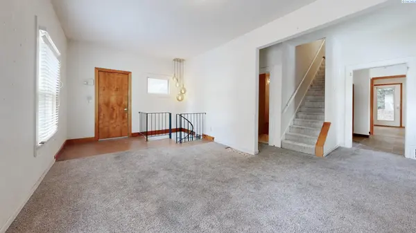 925 NE D St, Pullman, WA 99163