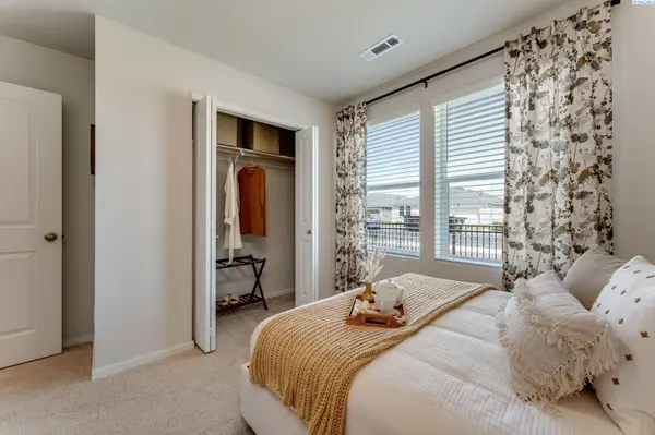 5925 Road 115, Pasco, WA 99301