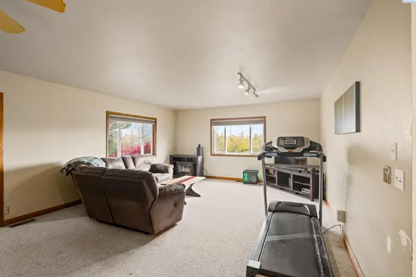 750 Potter Rd, Tieton, WA 98947