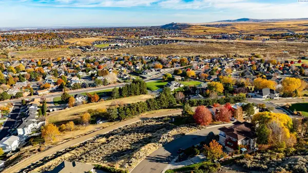 158 Meadow Hills Dr, Richland, WA 99352