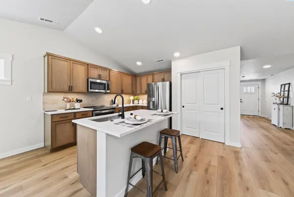 1624 SW Kelandren Dr, Prosser, WA 99350