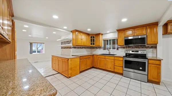 9121 Taylor Flats Road, Pasco, WA 99301