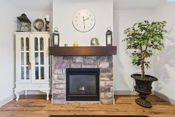 9712 Kokanee Dr, Pasco, WA 99301