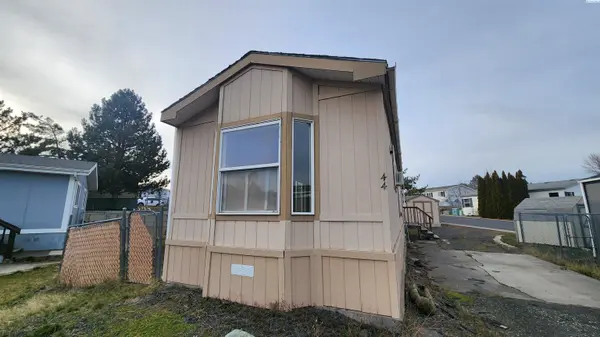 255 NW Golden Hills Dr. #44, Pullman, WA 99163