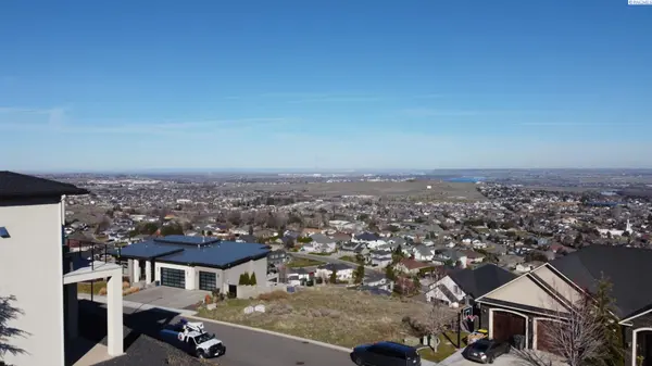 486 Mont Blanc Way, Richland, WA 99352