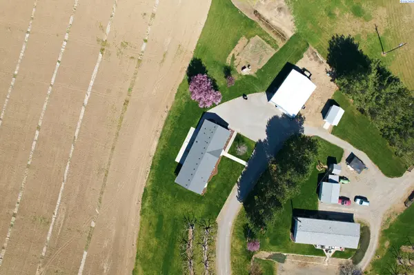 837 Olmstead Rd, Grandview, WA 98930