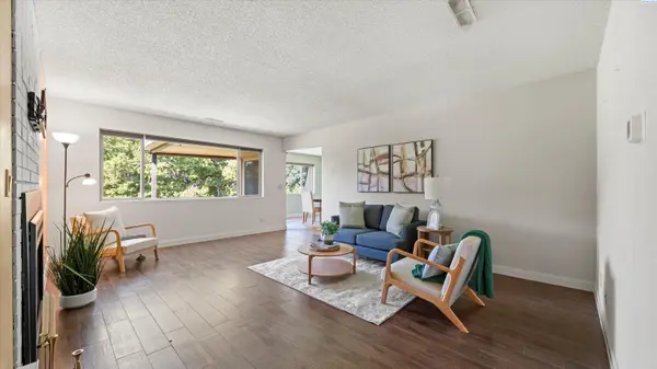 629 N Fisher St #A203, Kennewick, WA 99336