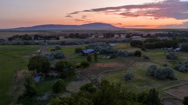 90705 Yakima River Drive, West Richland, WA 99352