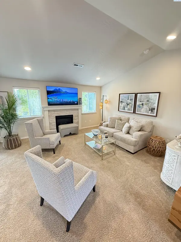 9341 W 9th Pl, Kennewick, WA 99336