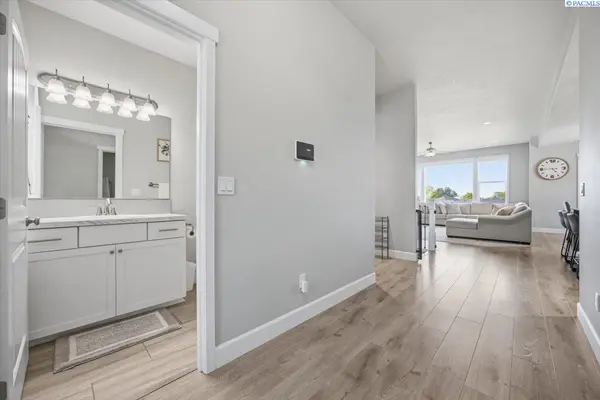 2652 W 44th Pl, Kennewick, WA 99337