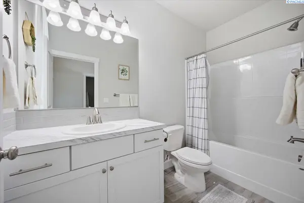 2652 W 44th Pl, Kennewick, WA 99337