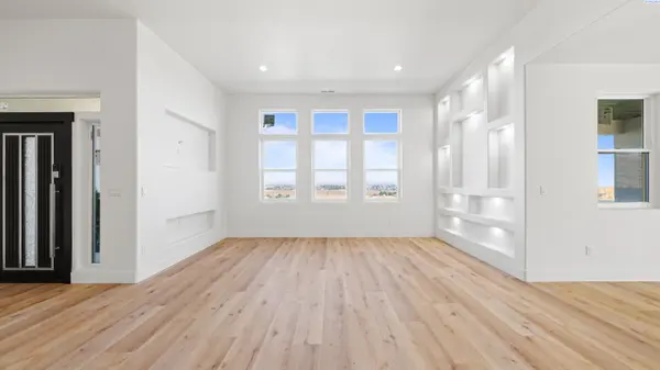 24168 S 242 PR SW, Prosser, WA 99350