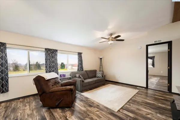27404 E Ambassador PR NE, Benton City, WA 99320