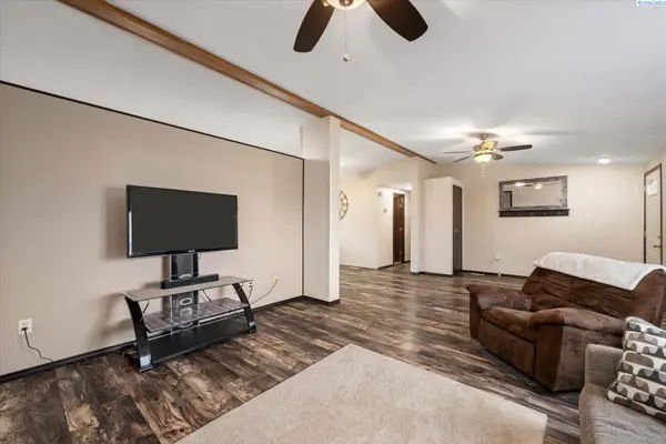 27404 E Ambassador PR NE, Benton City, WA 99320