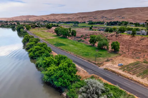166903 W Byron Rd, Prosser, WA 99350