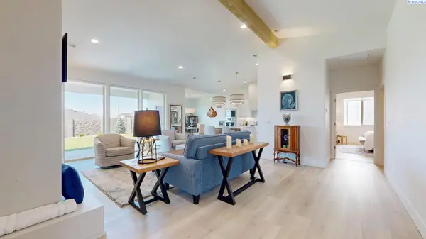 585 Lazio Way, Richland, WA 99352