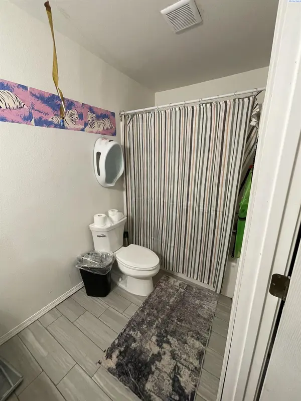 6106 Desert View, West Richland, WA 99353