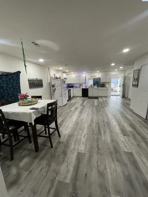 6106 Desert View, West Richland, WA 99353