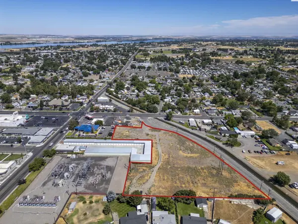 18 W 12th Pl, Kennewick, WA 99337-4632