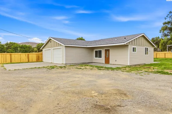 1001 E 7th Street, Benton City, WA 99320