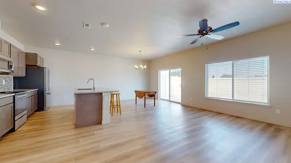 3934 W 5th Place, Kennewick, WA 99336