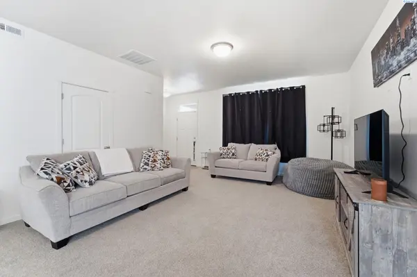 403 Emerald Ave, Grandview, WA 98930