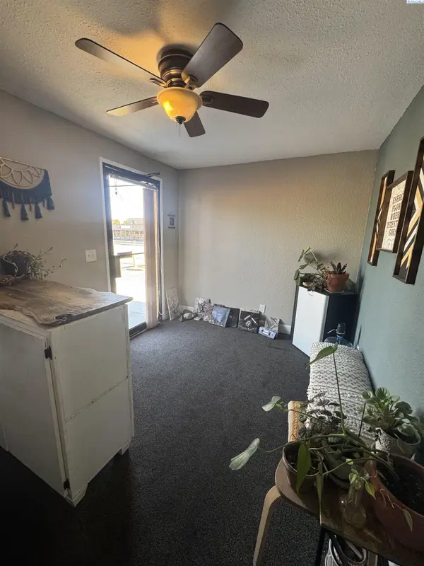 5219 W Clearwater Avenue #1, Kennewick, WA 99336